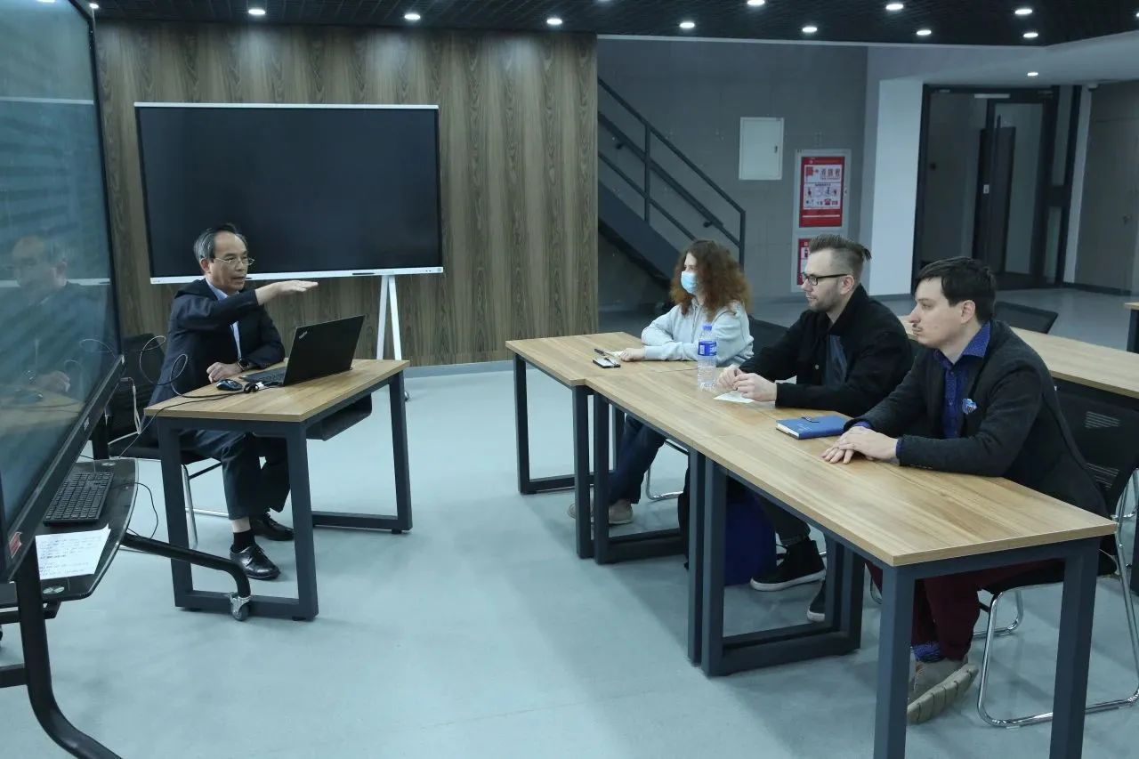 網(wǎng)絡(luò)文化傳播 學(xué)院新聞視角下的機遇與挑戰(zhàn)